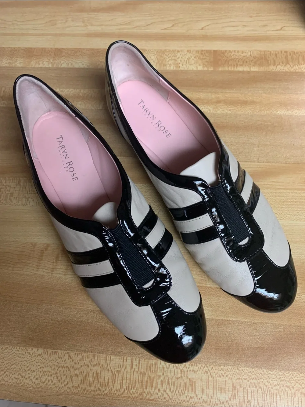 Taryn Rose Black &Cream Leather Slip-ons Travelers Shoes, Size 10 M